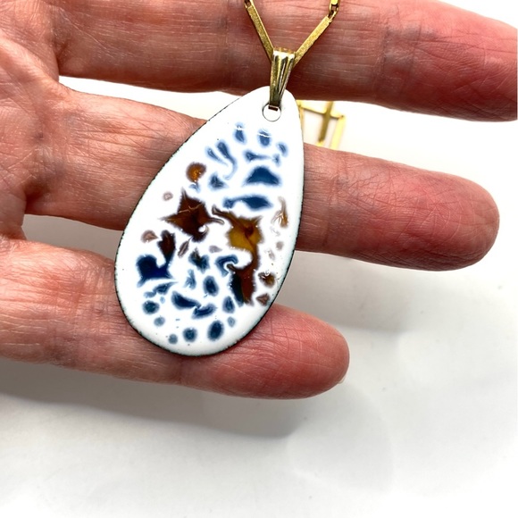 Vintage Germany Enameled Teardrop Pendant On Rolled Gold Chain - Picture 1 of 10